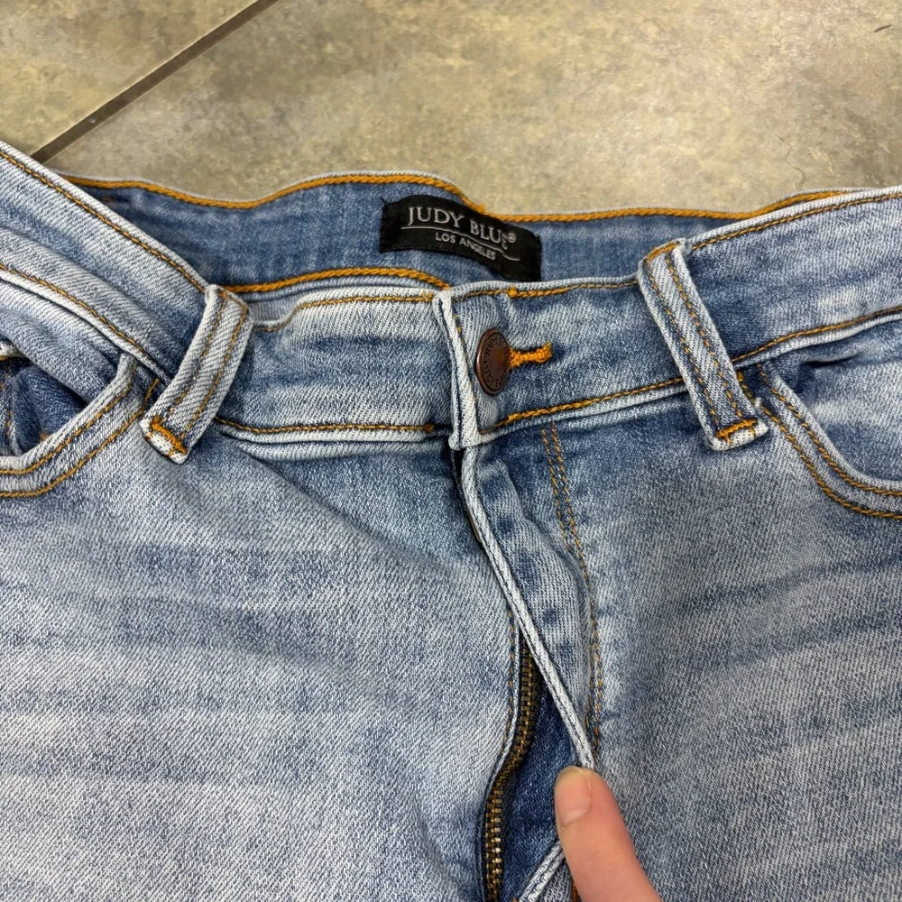 JUDY BLUE LOS ANGELES STRAIGHT FIT  WOMENS JEANS SIZE 15/32 LIGHT WASH 25 INSEAM - Picture 5 of 11